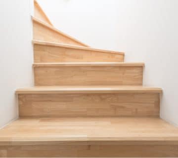 Gaat uw trap al weer een tijdje mee? Dan is de kans groot dat de bekleding ervan al aardig versleten is.